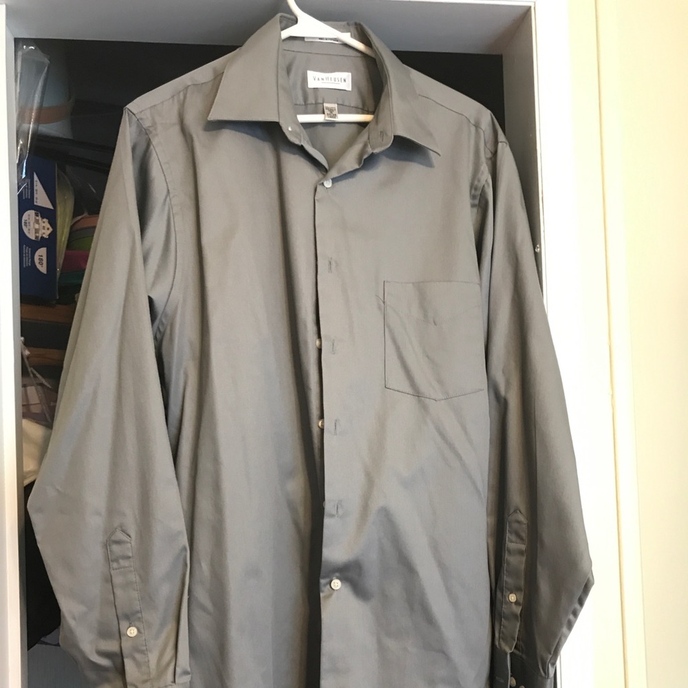 2 for $25!!!! Like new van Heusen dress shirt